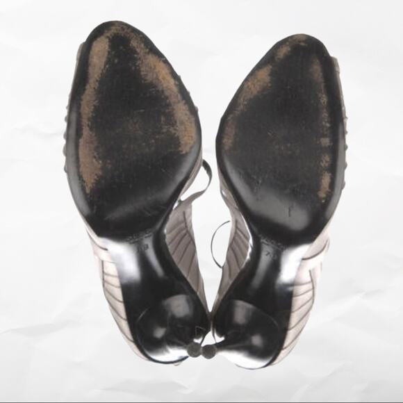 Gucci Satin Runway Bow Heels - Picture 3 of 16